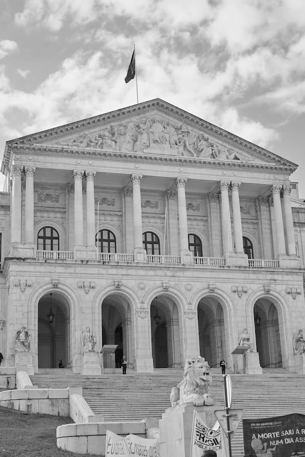 Fachada do parlamento em Lisboa