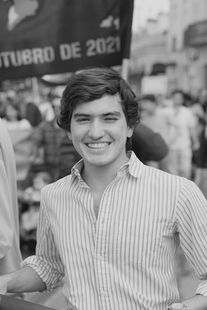 Retrato de jovem durante uma manifestacao